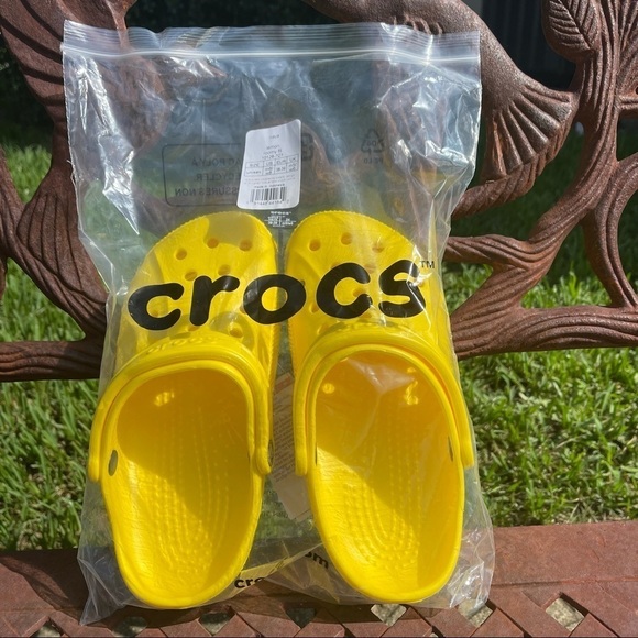 NWT Crocs iconic baya clogs in lemon unisex size W 8 M 6 - Picture 4 of 11